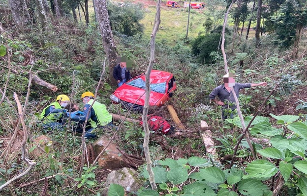 Salto Veloso Gol Capota Em Ribanceira De Estrada Rural Portal