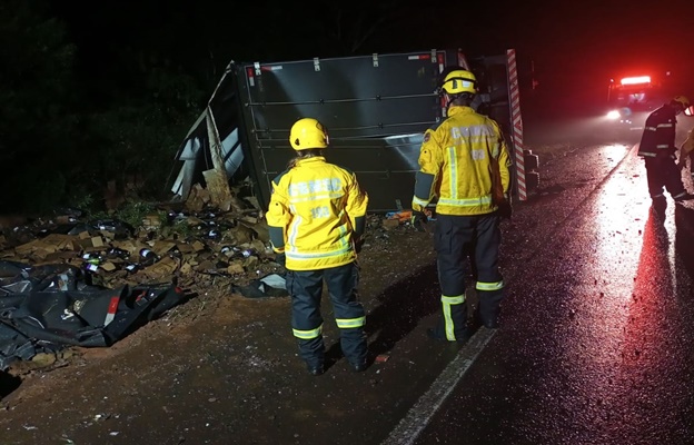 SC 135 Motorista morre em tombamento de carreta Portal Caçador Online