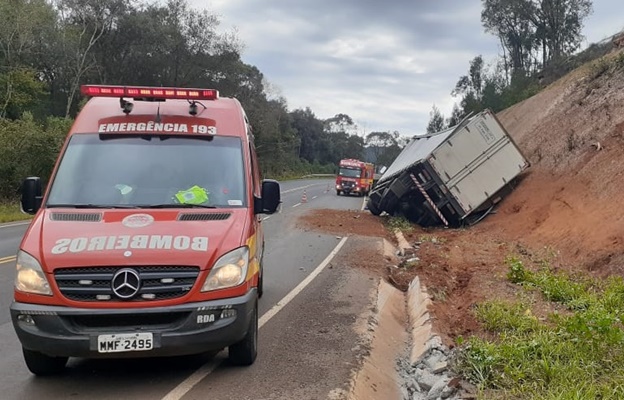 Rio Das Antas Motorista Fica Ferido Em Tombamento De Caminh O Na Sc