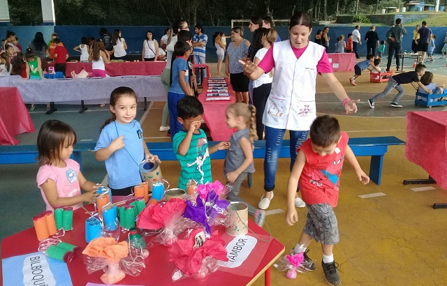 Projeto Brincadeiras Antigas - Escola Educação  Brincadeiras antigas, Jogos  e brincadeiras antigas, Brincadeiras